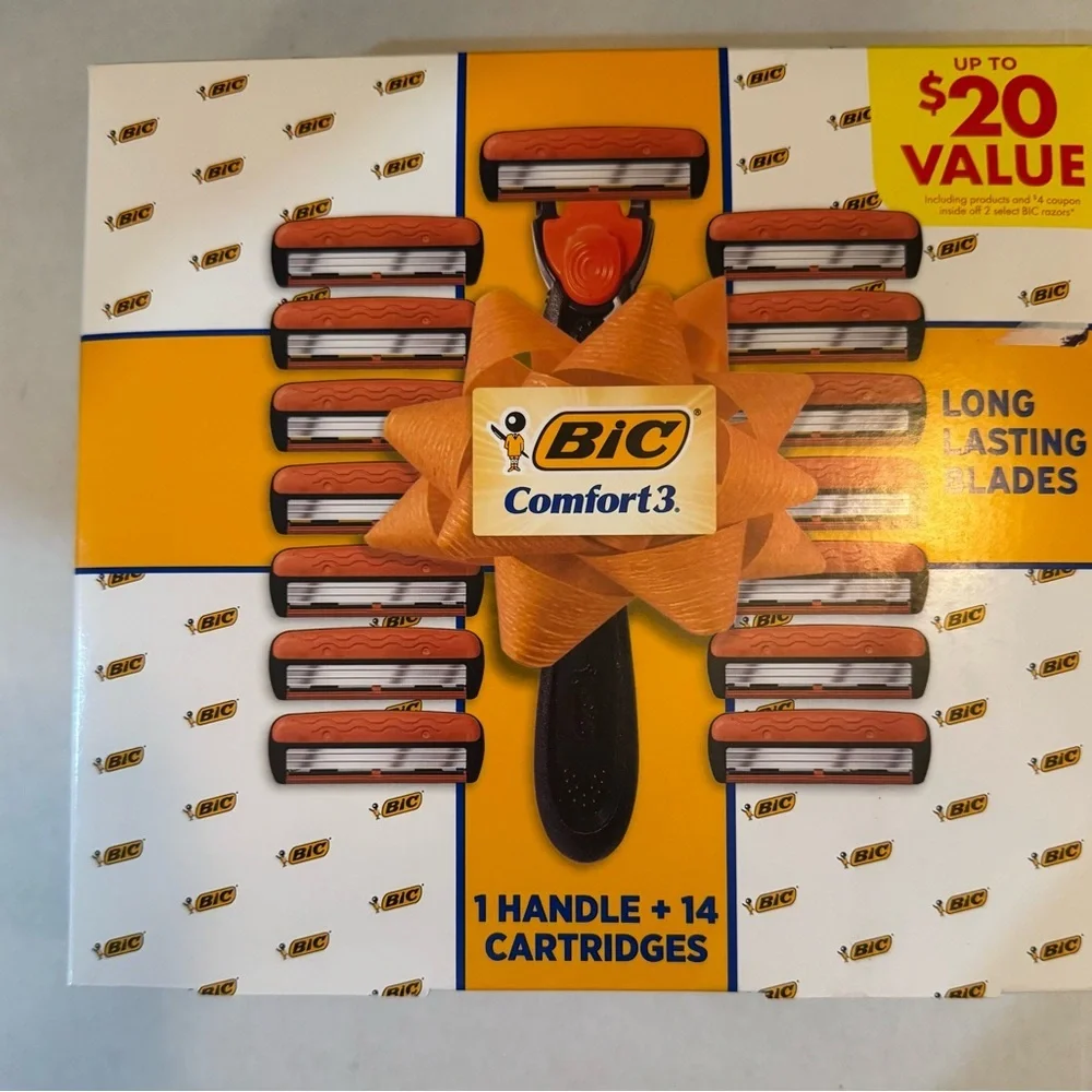 BIC Comfort 3 Refillable Men's 3-Blade Manual Razors, 1 Handle and 14 Cartridges